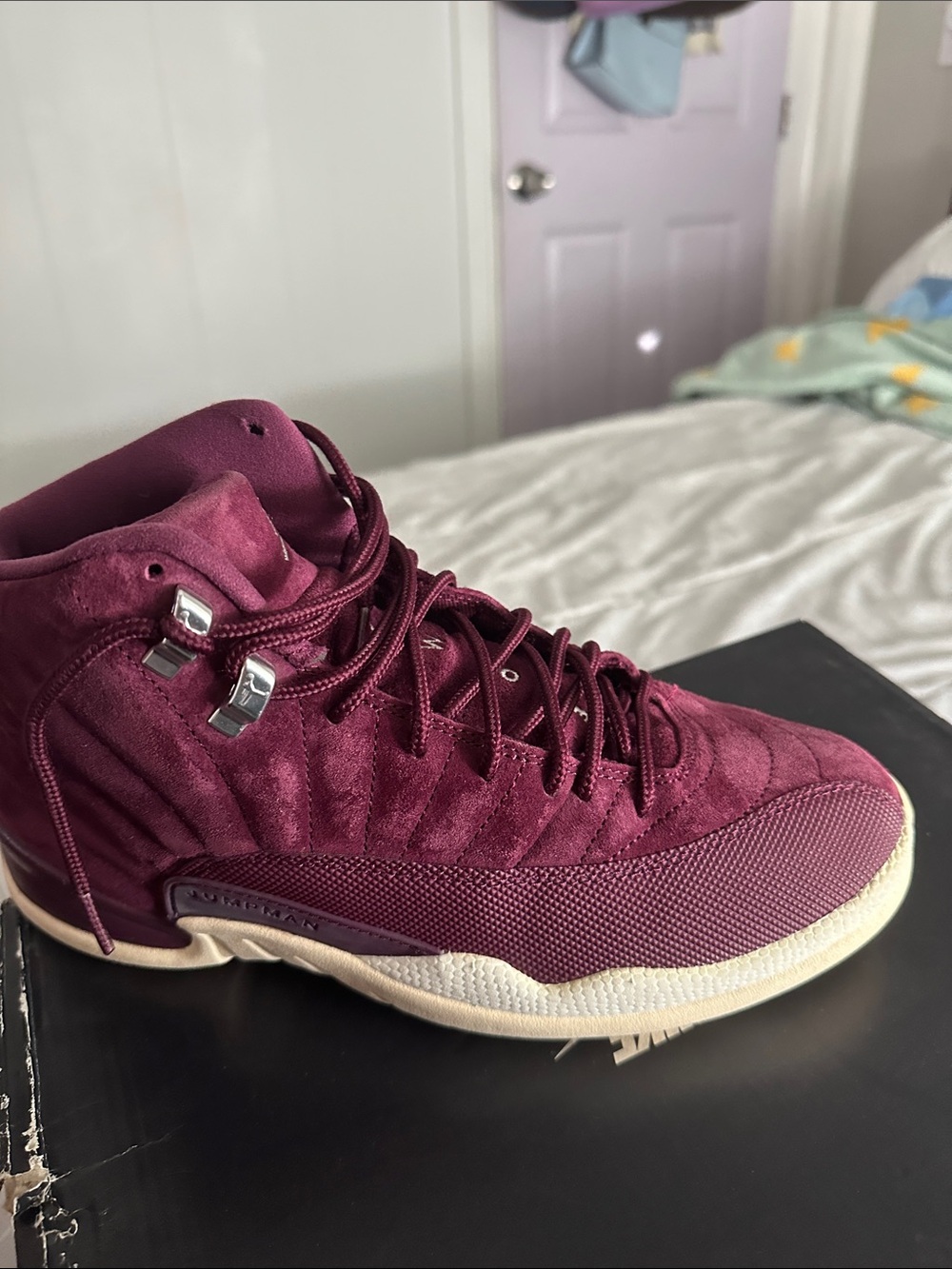 Jordan 12 Retro Bordeaux
Monochromatic bordeaux suede upper, faux-caviar leat